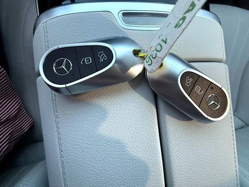 Used 2023 Mercedes-Benz EQE 500 500 4MATIC w/ Exclusive Trim Package image 27