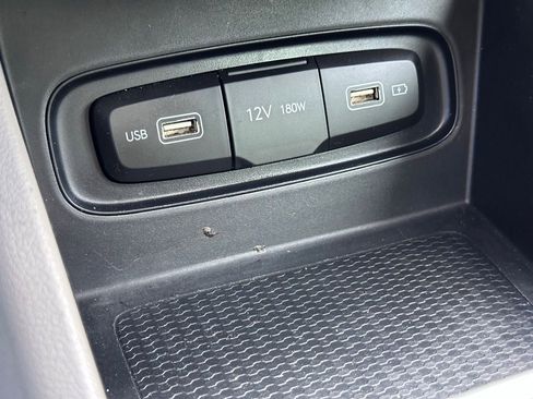 Used 2022 Hyundai Venue SEL FWD image 27