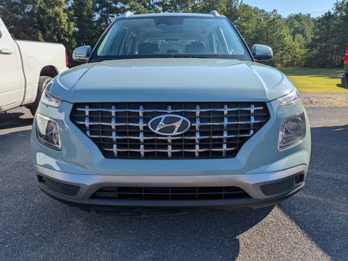 Used 2025 Hyundai Venue SEL FWD image 3