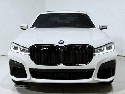 Used 2022 BMW 750i xDrive w/ Luxury Rear Seating Package image 11
