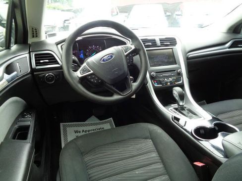 Used 2016 Ford Fusion SE FWD image 7