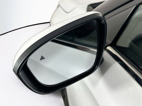 Used 2024 Mitsubishi Outlander SE image 16