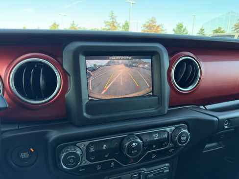 Used 2021 Jeep Wrangler Unlimited Rubicon w/ Cold Weather Group image 17