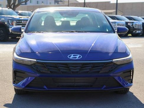 New 2026 Hyundai Elantra SE FWD image 2