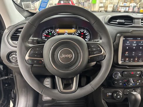 Certified 2022 Jeep Renegade Latitude image 5