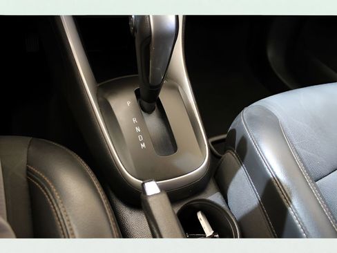 Used 2020 Chevrolet Trax LT w/ LT Convenience Package image 26