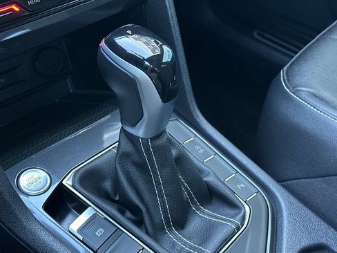 Used 2022 Volkswagen Tiguan SE R-Line image 22