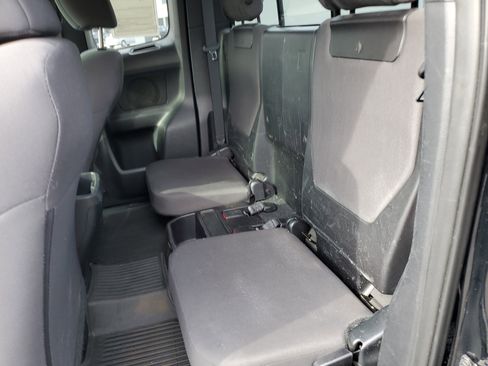 Used 2016 Toyota Tacoma TRD Sport image 26