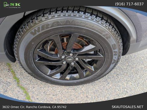 Used 2017 Land Rover Discovery SE AWD/4WD image 40