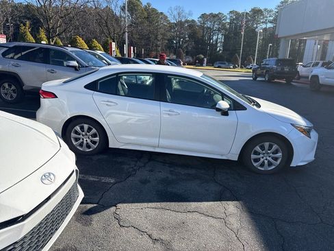 Used 2023 Toyota Corolla LE image 3