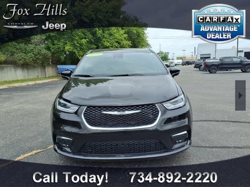 Used 2026 Chrysler Pacifica Select FWD image 2