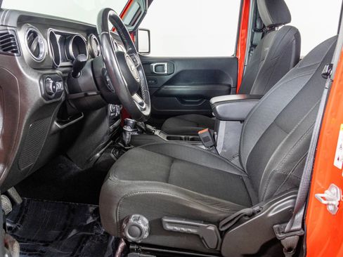 Used 2019 Jeep Wrangler Unlimited Sahara AWD/4WD image 20