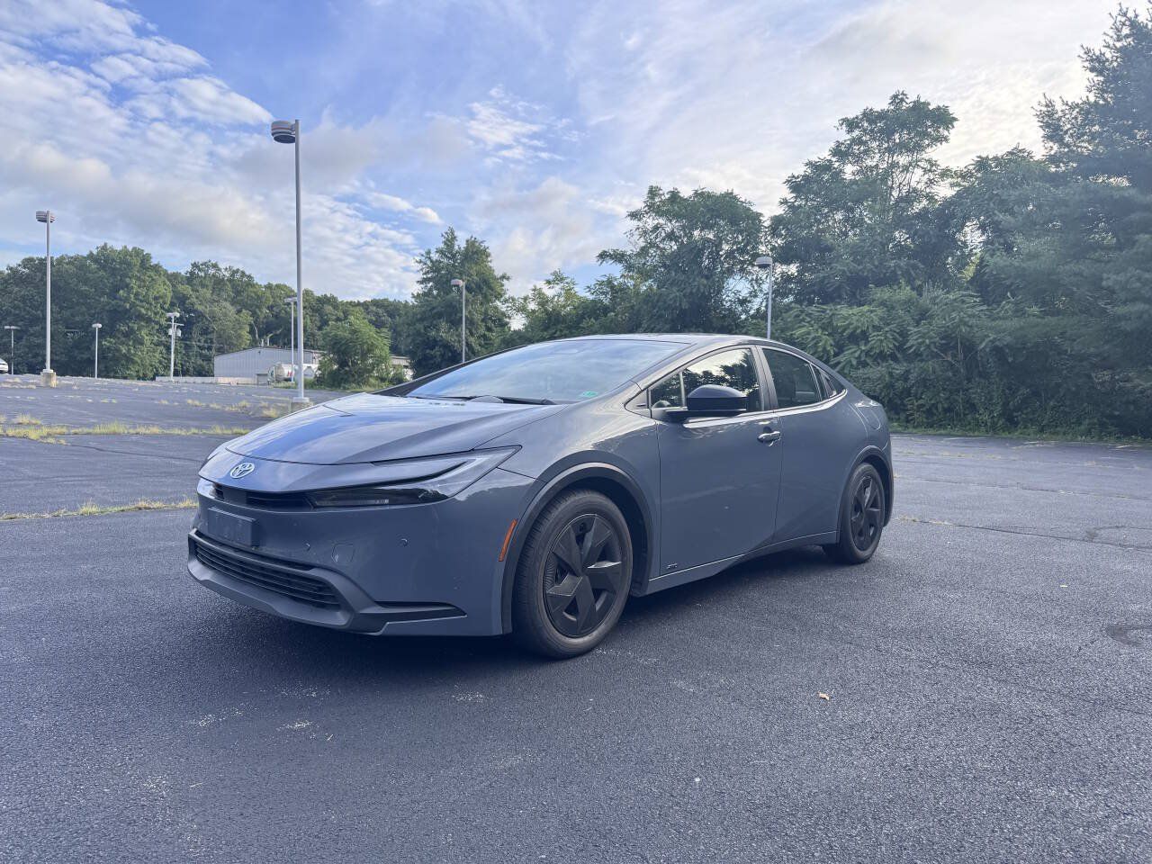 Used 2025 Toyota Prius LE AWD/4WD image 3