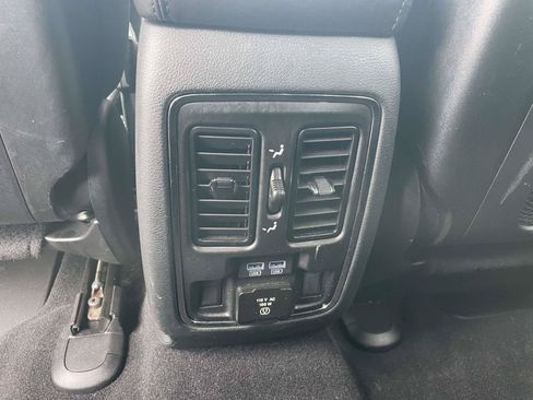 Used 2019 Jeep Grand Cherokee Limited AWD/4WD image 14