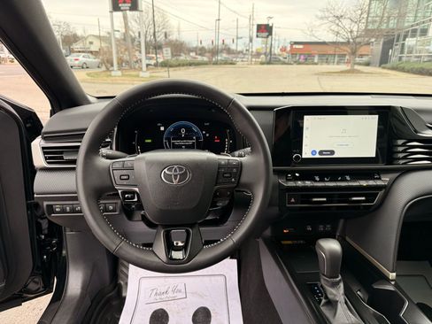 Used 2025 Toyota Camry SE image 52