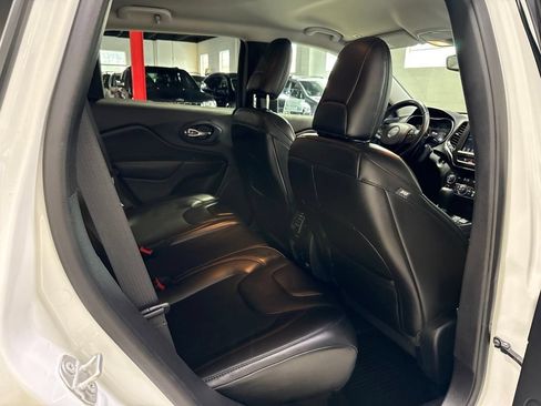 Used 2019 Jeep Cherokee Trailhawk AWD/4WD image 34