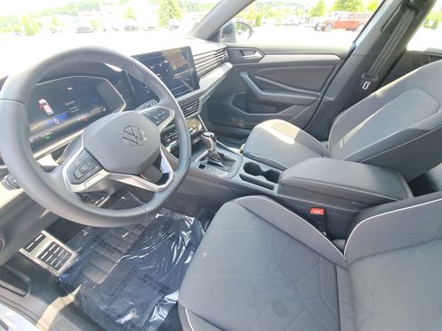 Certified 2025 Volkswagen Jetta Sport FWD image 17