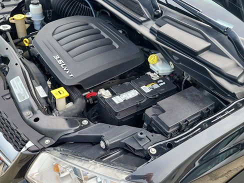 Used 2019 Dodge Grand Caravan SE w/ UConnect Hands-Free Group FWD image 33