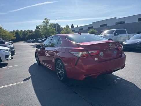 Used 2019 Toyota Camry SE w/ Convenience Package FWD image 3