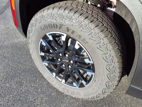 New 2025 Chevrolet Traverse Z71 w/ Driver Confidence Package image 7