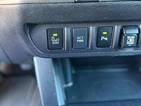 Used 2021 Toyota Tacoma TRD Off-Road w/ Technology Package AWD/4WD image 15