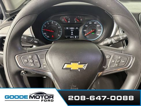 Used 2020 Chevrolet Equinox LS w/ LS Convenience Package FWD image 14