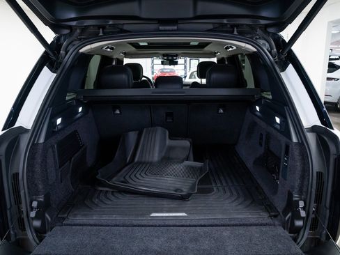 Used 2025 Land Rover Range Rover SE image 8