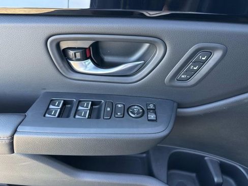 Used 2025 Honda Pilot TrailSport image 16