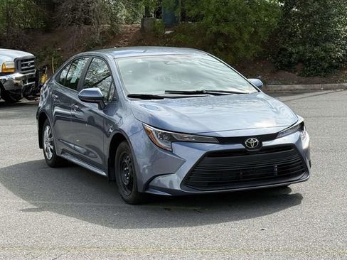 Used 2025 Toyota Corolla LE image 1