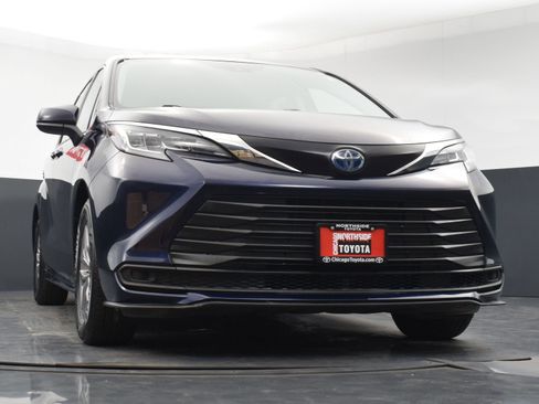 Used 2023 Toyota Sienna LE image 30
