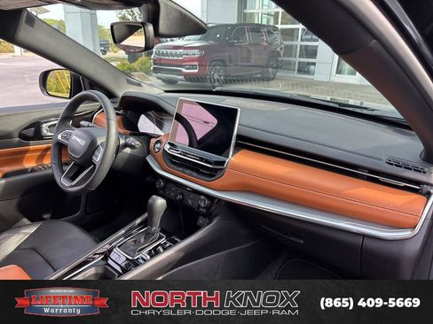 Used 2024 Jeep Compass Limited image 10