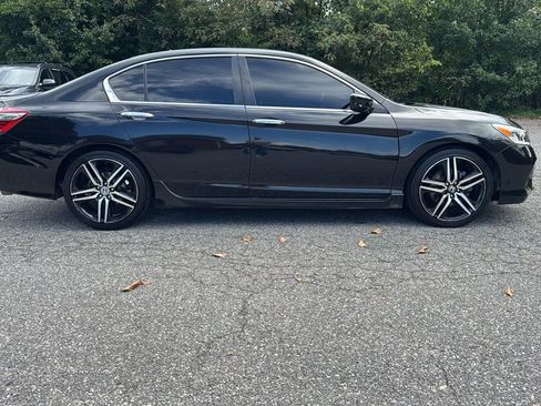 Used 2017 Honda Accord Sport image 4