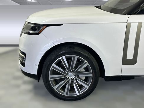 Used 2023 Land Rover Range Rover SE image 10