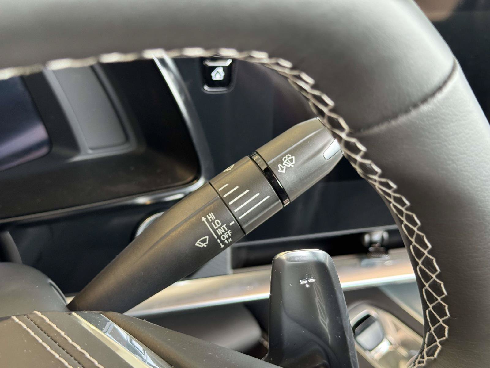 Used 2022 Chevrolet Corvette Stingray Premium Conv w/ Z51 Performance Package RWD image 10