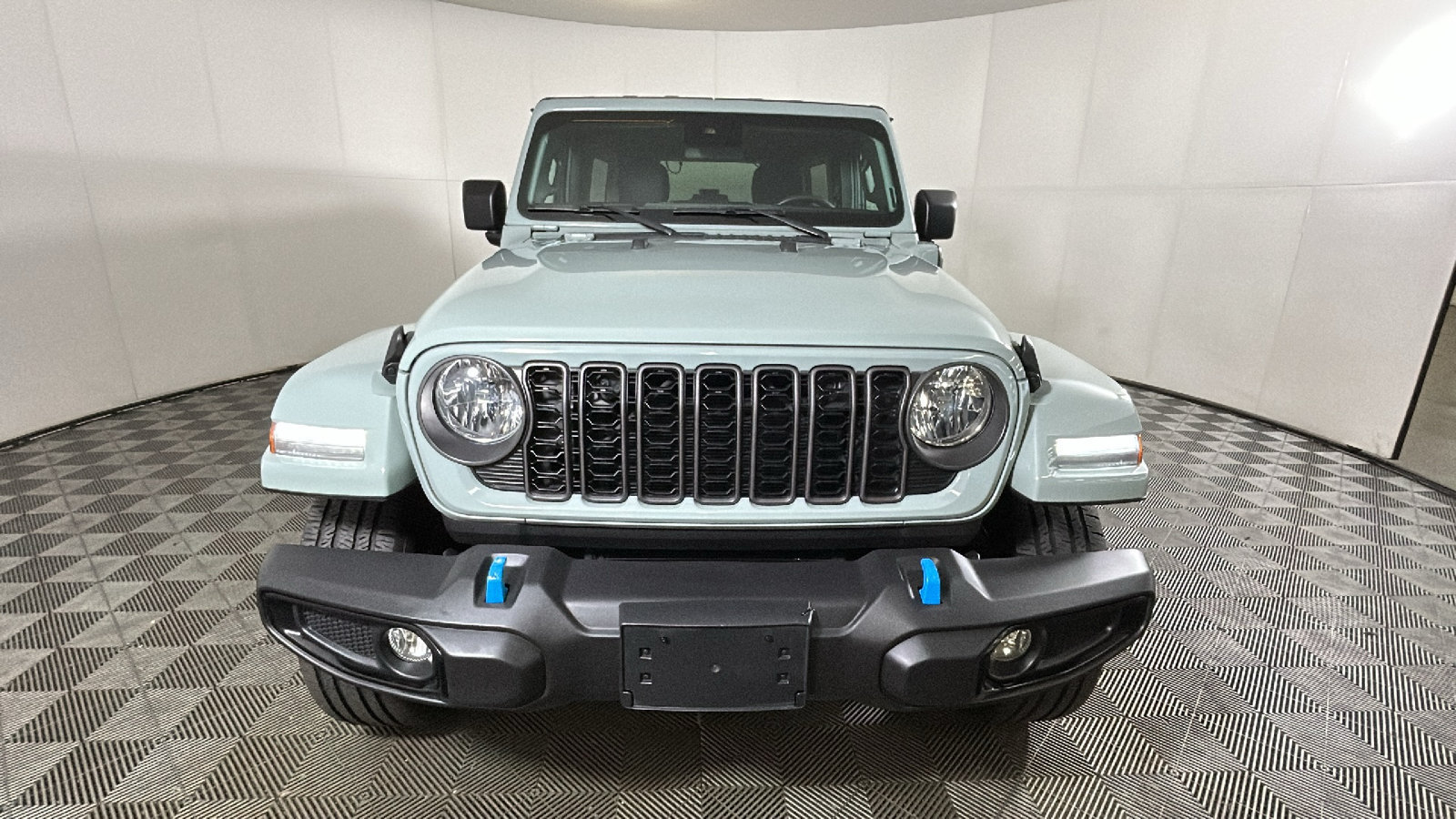Used 2024 Jeep Wrangler Unlimited w/ Convenience Group AWD/4WD image 9
