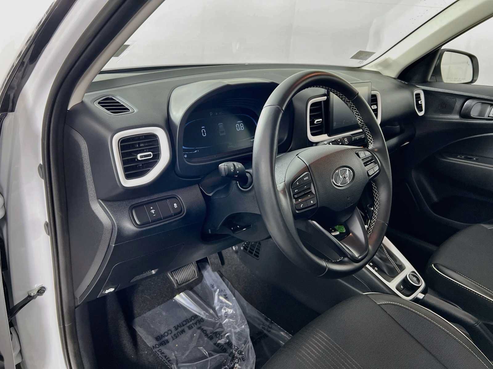 Certified 2026 Hyundai Venue SEL FWD image 9