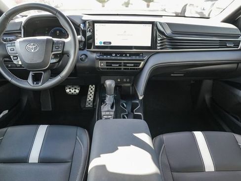 Used 2025 Toyota Camry SE image 13