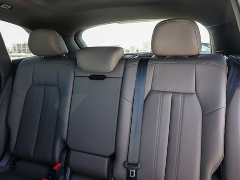 Used 2025 Audi Q5 Premium w/ Convenience Package image 23