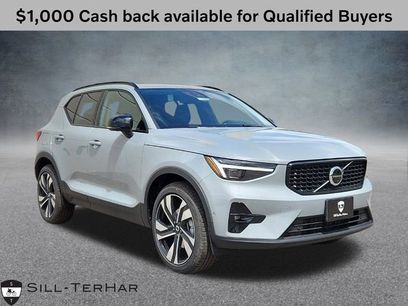 New 2025 Volvo XC40 B5 Ultra w/ Climate Package