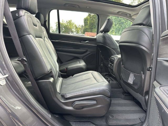 Used 2023 Jeep Grand Cherokee L Limited AWD/4WD image 22