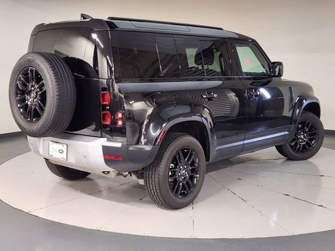 Used 2025 Land Rover Defender 110 S image 2