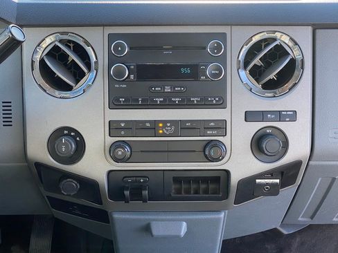 Used 2014 Ford F250 XLT w/ Snow Plow Prep Package image 19