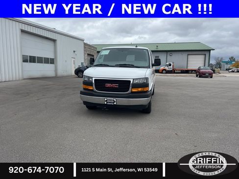 Used 2022 GMC Savana 2500 Work Van w/ Driver Convenience Package image 4
