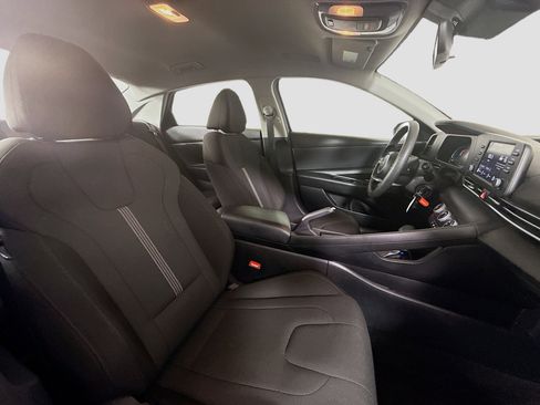 Used 2024 Hyundai Elantra SE image 28