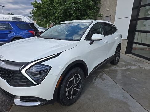 New 2025 Kia Sportage LX image 3