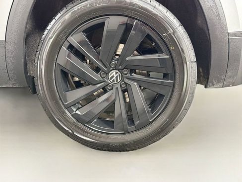 Used 2022 Volkswagen Atlas SE w/ Black Wheel Package image 32