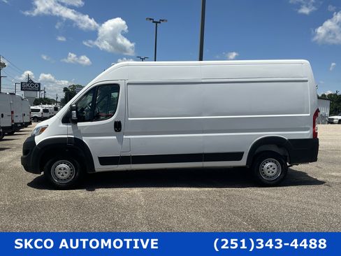 Used 2024 RAM ProMaster 2500 w/ Convenience Group FWD image 2