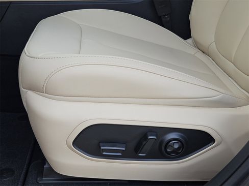 New 2025 Jeep Grand Cherokee L Limited image 25