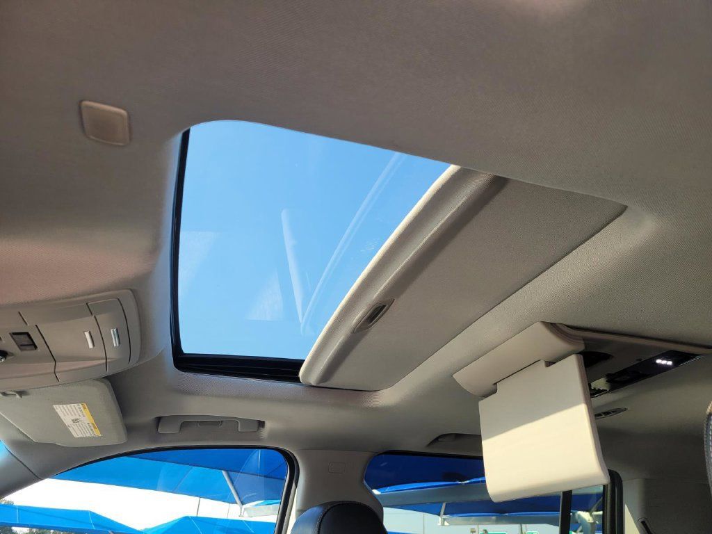 Used 2019 GMC Yukon XL Denali w/ Open Road Package RWD image 25
