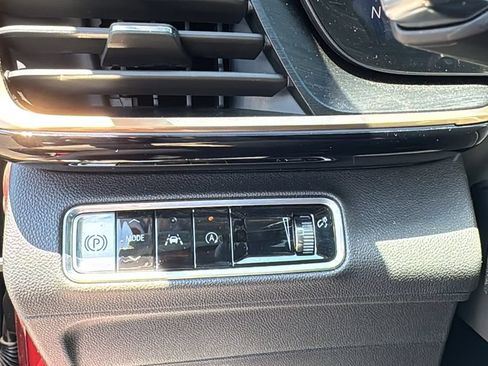 Used 2024 Buick Envision Avenir AWD/4WD image 7